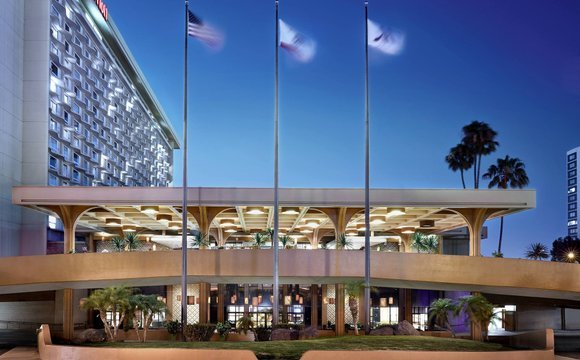 Click and see hotel offers at Expedia.com