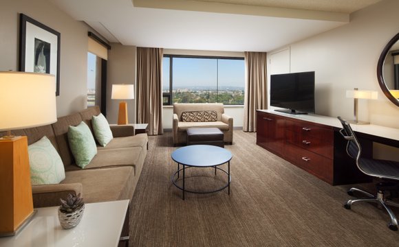 Click and see hotel offers at Expedia.com